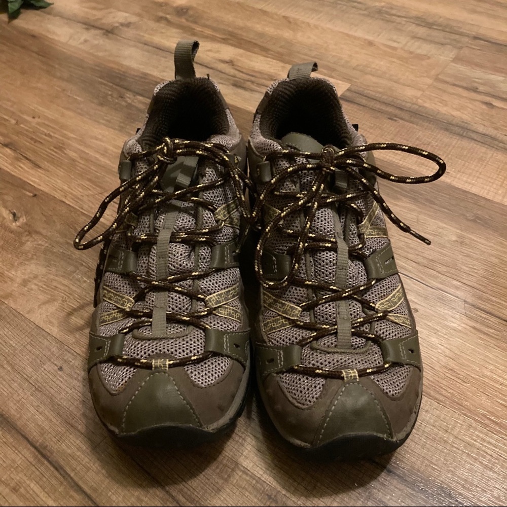 Merrell Women’s Moab 2 Waterproof Hiking Shoes